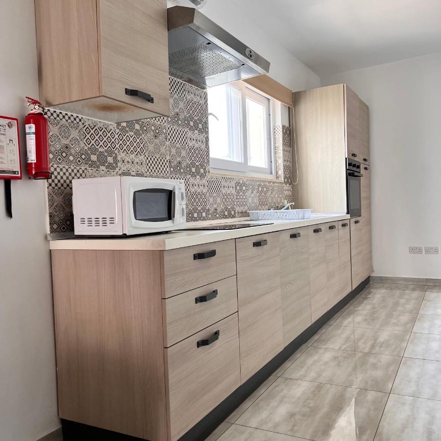 F4 Room 2, Private Room Two Single Beds Shared Bathroom Msida Buitenkant foto