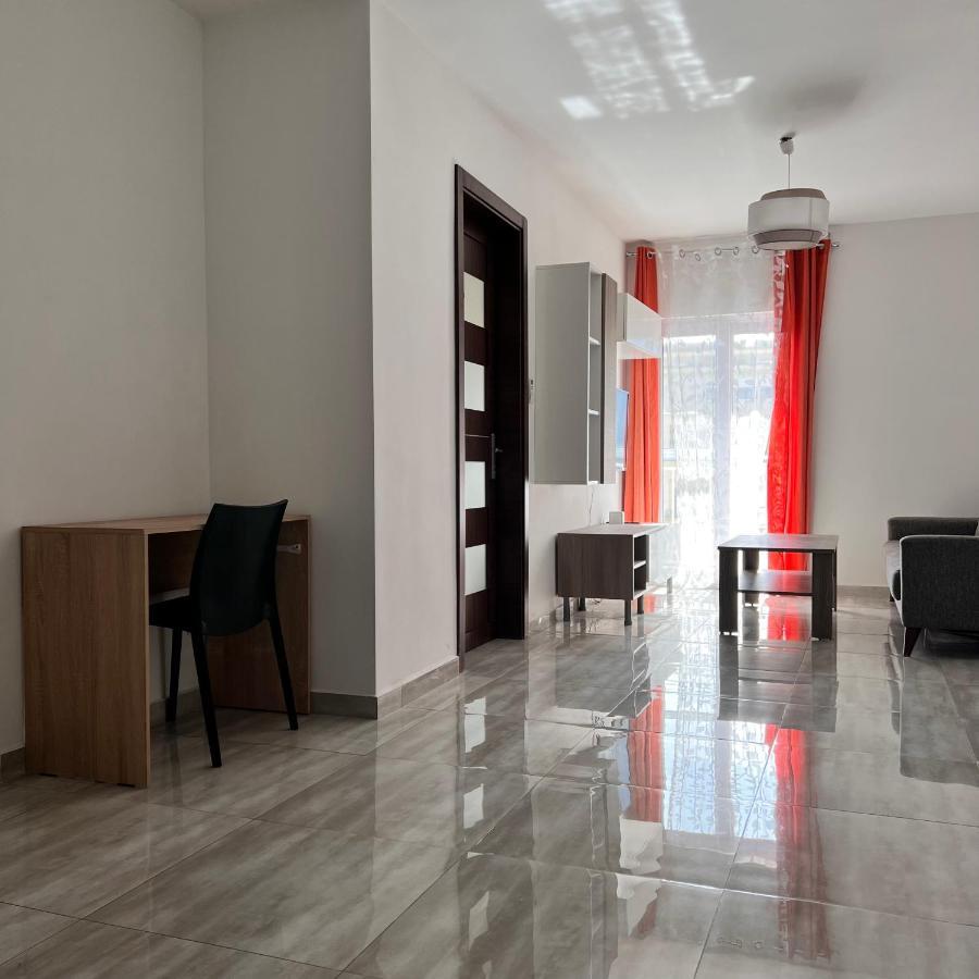 F4 Room 2, Private Room Two Single Beds Shared Bathroom Msida Buitenkant foto