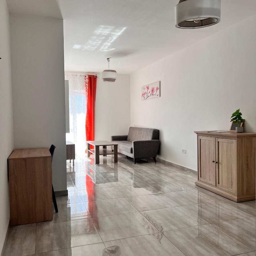 F4 Room 2, Private Room Two Single Beds Shared Bathroom Msida Buitenkant foto