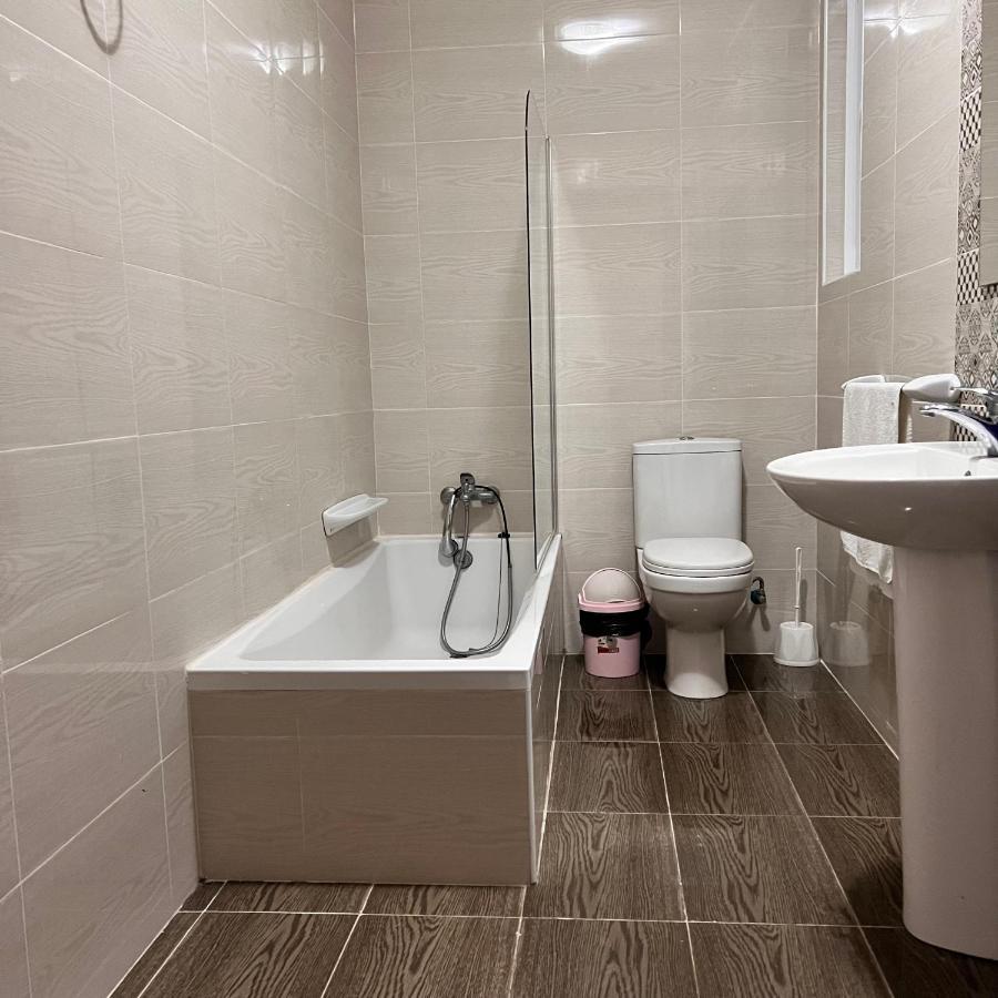 F4 Room 2, Private Room Two Single Beds Shared Bathroom Msida Buitenkant foto
