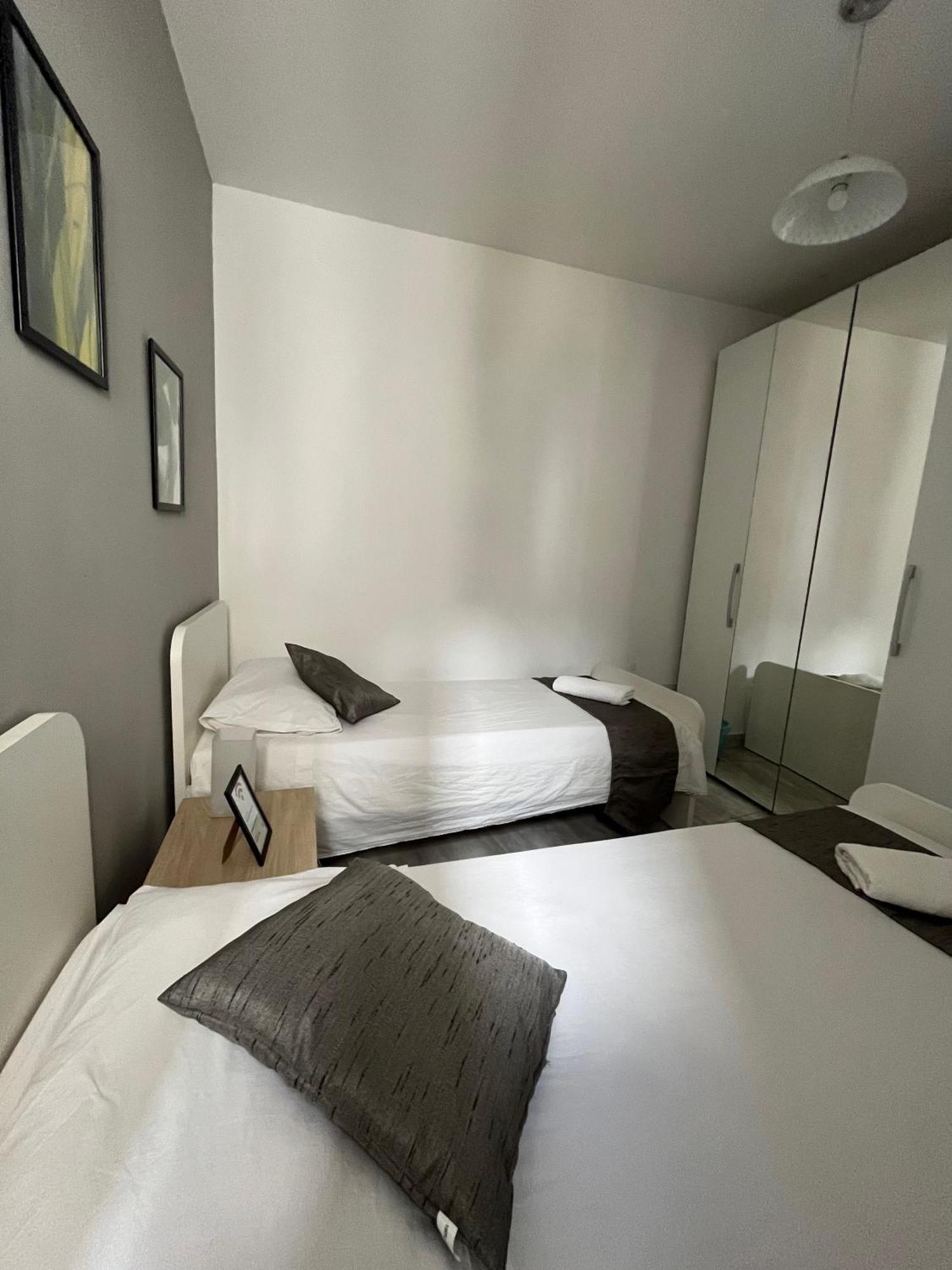 F4 Room 2, Private Room Two Single Beds Shared Bathroom Msida Buitenkant foto